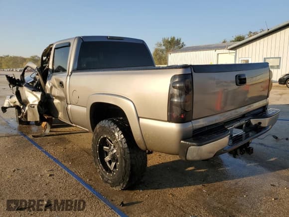 ✅ 2006 Chevrolet Silverado 2500HD LT2 • VIN: 1GCHK23D66F159926 • Lot: 45532525. Wystawiony na Copart z przebiegiem Nie podano. Bezpłatny archiwum sprzedaży aukcyjnych z USA i szczegółowy raport historii pojazdu na DreamBid. Zdjęcie 2.