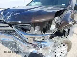 ✅ 2019 Chevrolet Silverado 1500 LT • VIN: 3GCUYDED7KG120227 • Lot: 38877247. Wystawiony na IAAI z przebiegiem 102 592 mil. Bezpłatny archiwum sprzedaży aukcyjnych z USA i szczegółowy raport historii pojazdu na DreamBid. Zdjęcie 6.