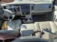 ✅ 2004 Dodge 2500 ST • VIN: 3D7KA28C84G135072 • Lot: 87246645. Wystawiony na Copart z przebiegiem 331 212 mil. Bezpłatny archiwum sprzedaży aukcyjnych z USA i szczegółowy raport historii pojazdu na DreamBid. Zdjęcie 8.