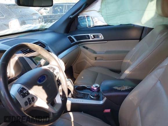 ✅ 2015 Ford Explorer XLT • VIN: 1FM5K8D80FGC32446 • Lot: 41379268. Wystawiony na IAAI z przebiegiem 168 191 mil. Bezpłatny archiwum sprzedaży aukcyjnych z USA i szczegółowy raport historii pojazdu na DreamBid. Zdjęcie 5.