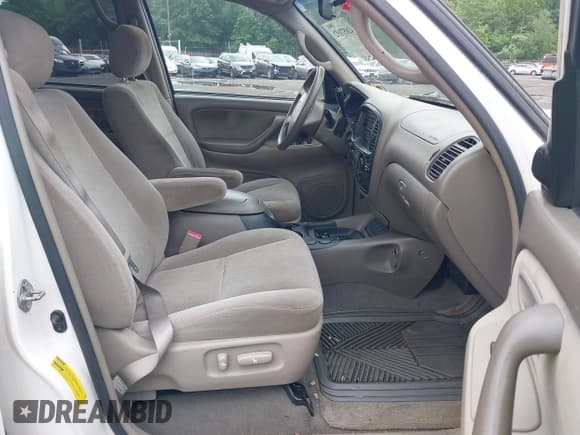 ✅ 2005 Toyota Sequoia SR5 • VIN: 5TDBT44A95S255387 • Lot: 42657192. Listed on IAAI with 149,476 mi. Free auction sales archive from the USA and detailed vehicle history report at DreamBid. Image 5.