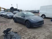 ✅ 2024 Tesla Model Y Long Range • VIN: 7SAYGAEE9RF180802 • Lot: 41221635. Wystawiony na IAAI z przebiegiem 8 078 mil. Bezpłatny archiwum sprzedaży aukcyjnych z USA i szczegółowy raport historii pojazdu na DreamBid. Zdjęcie 1.