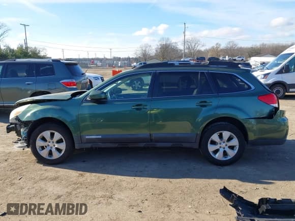 ✅ 2011 Subaru Outback Premium • VIN: 4S4BRCGC1B3364781 • Lot: 40996235. Listed on IAAI with 180,216 mi. Free auction sales archive from the USA and detailed vehicle history report at DreamBid. Image 15.