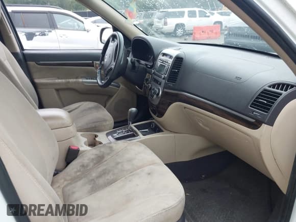 ✅ 2010 Hyundai Santa Fe GLS • VIN: 5NMSG3AB1AH385978 • Лот: 43035924. Опубликован ранее на IAAI с пробегом 277 575 миль. Бесплатный доступ к архиву аукционных продаж из США и подробный отчёт об истории автомобиля на DreamBid. Изображение 5.