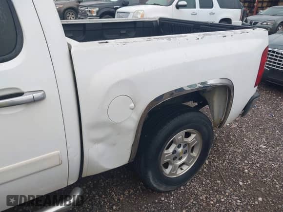 2008 Chevrolet Silverado 1500 1LT z VIN 3GCEC13J48G118065, wystawiony jako IAAI lot #42251569 z przebiegiem 297 165 mil mil oraz . Historia ofert i sprzedaży dostępna na DreamBid. Obrazek 6.