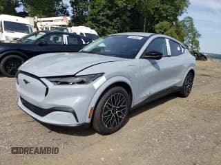 ✅ 2025 Ford Mustang Mach-E Premium • VIN: 3FMTK3SUXSMA17831 • Лот: 84881605. Опубликован ранее на Copart с пробегом Не указан. Бесплатный доступ к архиву аукционных продаж из США и подробный отчёт об истории автомобиля на DreamBid. Изображение 1.