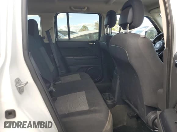 ✅ 2016 Jeep Patriot Sport • VIN: 1C4NJPBA0GD811379 • Lot: 84898285. Wystawiony na Copart z przebiegiem 68 240 mil. Bezpłatny archiwum sprzedaży aukcyjnych z USA i szczegółowy raport historii pojazdu na DreamBid. Zdjęcie 11.