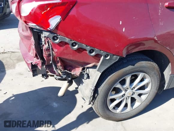 ✅ 2020 Chevrolet Equinox LT • VIN: 2GNAXKEV2L6232456 • Lot: 43309584. Wystawiony na IAAI z przebiegiem 103 556 mil. Bezpłatny archiwum sprzedaży aukcyjnych z USA i szczegółowy raport historii pojazdu na DreamBid. Zdjęcie 18.