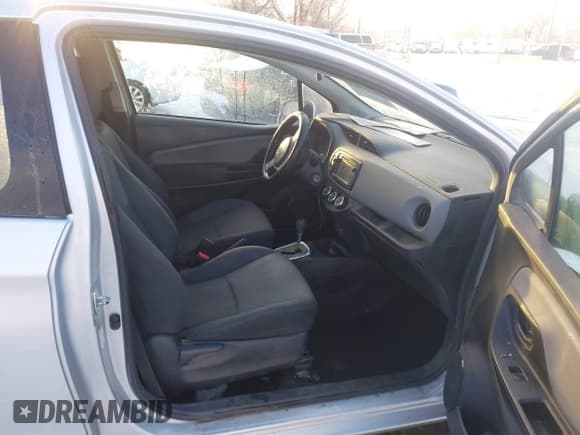 ✅ 2015 Toyota Yaris L • VIN: VNKJTUD36FA036518 • Лот: 41233406. Опубликован ранее на IAAI с пробегом 138 481 миль. Бесплатный доступ к архиву аукционных продаж из США и подробный отчёт об истории автомобиля на DreamBid. Изображение 5.