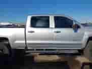 2018 Chevrolet Silverado 2500HD LTZ с VIN 1GC1KWEY6JF236568, выставлен на аукционе IAAI как лот 43462244 с пробегом 102 552 миль миль и . История ставок и продаж доступна на DreamBid. Изображение 13.