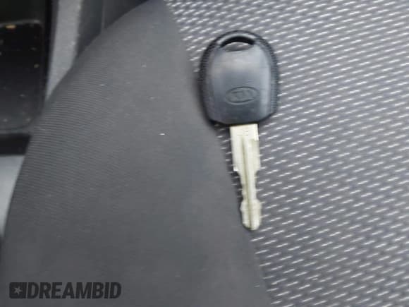 ✅ 2009 Kia Rio LX • VIN: KNADE223596580617 • Lot: 43727560. Wystawiony na IAAI z przebiegiem 243 386 mil. Bezpłatny archiwum sprzedaży aukcyjnych z USA i szczegółowy raport historii pojazdu na DreamBid. Zdjęcie 10.