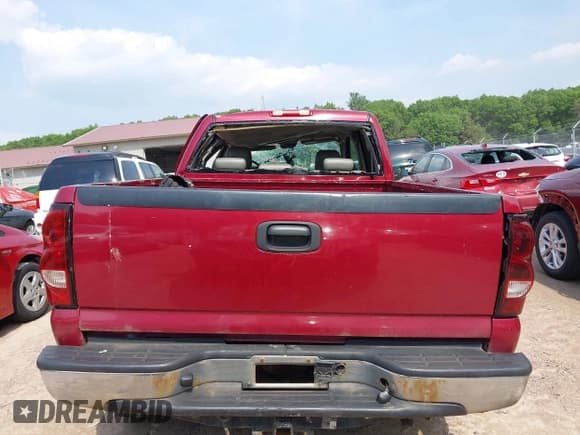 ✅ 2005 Chevrolet Silverado 2500HD LS • VIN: 1GCHK23245F897222 • Lot: 42411761. Listed on IAAI with 222,766 mi. Free auction sales archive from the USA and detailed vehicle history report at DreamBid. Image 16.