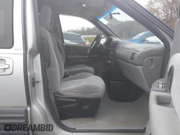 ✅ 2002 Pontiac Montana w/1SE Pkg • VIN: 1GMDX13E42D323291 • Lot: 41039579. Wystawiony na IAAI z przebiegiem 334 937 mil. Bezpłatny archiwum sprzedaży aukcyjnych z USA i szczegółowy raport historii pojazdu na DreamBid. Zdjęcie 5.