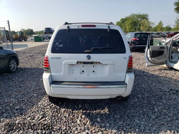 2005 Mercury Mariner Luxury с VIN 4M2YU56185DJ33359, выставлен на аукционе Copart как лот 68763085 с пробегом 188 871 миль миль и Списание • Salvage title. История ставок и продаж доступна на DreamBid. Изображение 6.