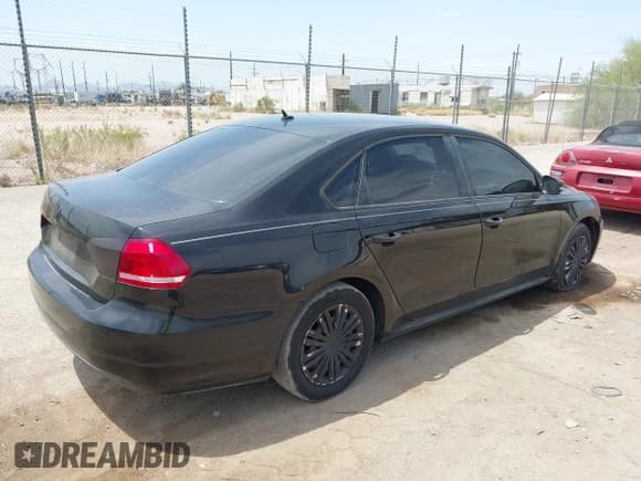 ✅ 2014 Volkswagen Passat Wolfsburg Edition • VIN: 1VWAH7A34EC019331 • Lot: 42996783. Wystawiony na IAAI z przebiegiem 162 440 mil. Bezpłatny archiwum sprzedaży aukcyjnych z USA i szczegółowy raport historii pojazdu na DreamBid. Zdjęcie 4.