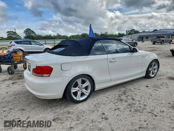 ✅ 2008 BMW 1 Series 128i • VIN: WBAUL73588VE88198 • Lot: 96302915. Listed on Copart with 167,619 mi. Free auction sales archive from the USA and detailed vehicle history report at DreamBid. Image 3.