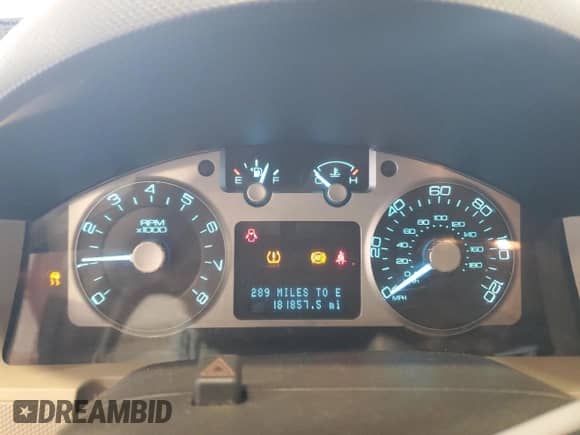 2010 Mercury Mariner Premier с VIN 4M2CN9H72AKJ30043, выставлен на аукционе Copart как лот 71597515 с пробегом 181 857 миль миль и Списание • Salvage title. История ставок и продаж доступна на DreamBid. Изображение 9.