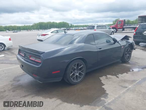 2018 Dodge Challenger R/T z VIN 2C3CDZBT3JH236561, wystawiony jako IAAI lot #42178251 z przebiegiem 81 573 mil mil oraz . Historia ofert i sprzedaży dostępna na DreamBid. Obrazek 4.