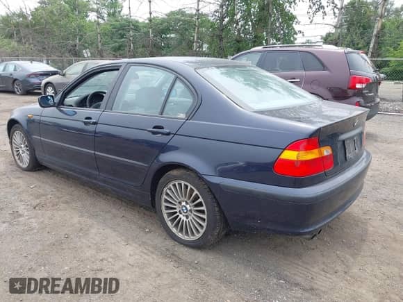 2003 BMW 3 Series 325xi с VIN WBAEU33423PM52020, выставлен на аукционе IAAI как лот 42488216 с пробегом 82 698 миль миль и . История ставок и продаж доступна на DreamBid. Изображение 3.