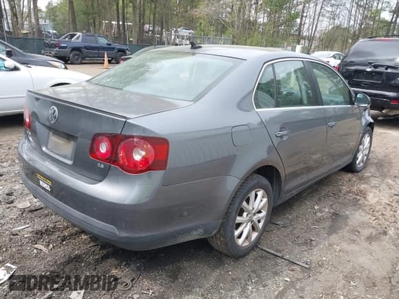 ✅ 2010 Volkswagen Jetta SE • VIN: 3VWRX7AJXAM068000 • Lot: 41961777. Listed on IAAI with 179,307 mi. Free auction sales archive from the USA and detailed vehicle history report at DreamBid. Image 4.