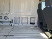 ✅ 2023 Ford Transit Cargo • VIN: 1FTBR3X84PKB10219 • Lot: 60219385. Wystawiony na Copart z przebiegiem 83 059 mil. Bezpłatny archiwum sprzedaży aukcyjnych z USA i szczegółowy raport historii pojazdu na DreamBid. Zdjęcie 11.