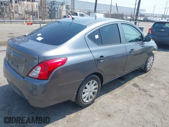 ✅ 2017 Nissan Versa S • VIN: 3N1CN7AP7HL860532 • Лот: 42726461. Опубликован ранее на IAAI с пробегом 156 318 миль. Бесплатный доступ к архиву аукционных продаж из США и подробный отчёт об истории автомобиля на DreamBid. Изображение 4.