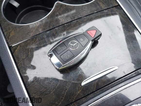 ✅ 2014 Mercedes-Benz E 350 • VIN: WDDKK5KF9EF230101 • Lot: 42448026. Listed on IAAI with Not provided. Free auction sales archive from the USA and detailed vehicle history report at DreamBid. Image 11.