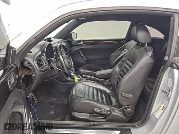 ✅ 2012 Volkswagen Beetle Turbo • VIN: 3VWVA7ATXCM653776 • Лот: 91445165. Опубликован ранее на Copart с пробегом 117 273 миль. Бесплатный доступ к архиву аукционных продаж из США и подробный отчёт об истории автомобиля на DreamBid. Изображение 7.