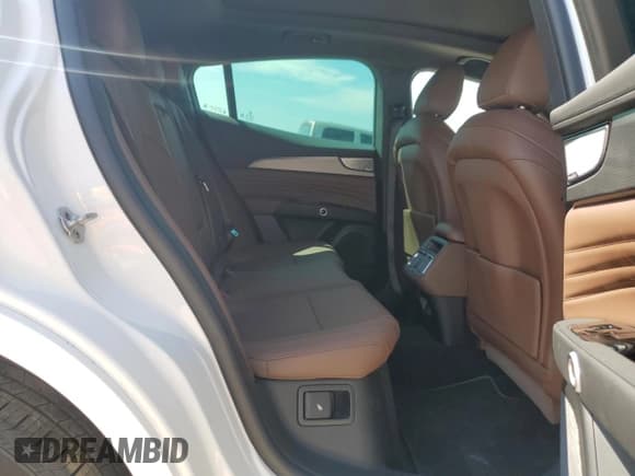 ✅ 2023 Maserati Grecale GT • VIN: ZN682AVA1P7416224 • Лот: 71705914. Опубликован ранее на Copart с пробегом Не указан. Бесплатный доступ к архиву аукционных продаж из США и подробный отчёт об истории автомобиля на DreamBid. Изображение 11.