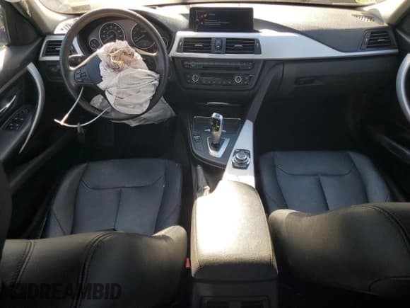 ✅ 2012 BMW 3 Series 328i • VIN: WBA3A5C54CF345030 • Lot: 91136155. Listed on Copart with 98,049 mi. Free auction sales archive from the USA and detailed vehicle history report at DreamBid. Image 8.