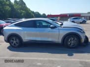 ✅ 2021 Ford Mustang Mach-E Select • VIN: 3FMTK1SS7MMA18408 • Лот: 43139803. Опубликован ранее на IAAI с пробегом 40 113 миль. Бесплатный доступ к архиву аукционных продаж из США и подробный отчёт об истории автомобиля на DreamBid. Изображение 14.