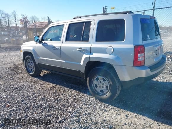 ✅ 2014 Jeep Patriot Sport • VIN: 1C4NJRBB8ED558233 • Лот: 43633685. Опубликован ранее на IAAI с пробегом 205 055 миль. Бесплатный доступ к архиву аукционных продаж из США и подробный отчёт об истории автомобиля на DreamBid. Изображение 3.