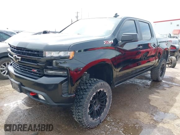 ✅ 2019 Chevrolet Silverado 1500 LT Trail Boss • VIN: 3GCPYFED4KG297004 • Lot: 42984504. Wystawiony na IAAI z przebiegiem 136 915 mil. Bezpłatny archiwum sprzedaży aukcyjnych z USA i szczegółowy raport historii pojazdu na DreamBid. Zdjęcie 2.