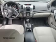 ✅ 2013 Kia Forte EX • VIN: KNAFU4A29D5716309 • Lot: 84645635. Wystawiony na Copart z przebiegiem 153 701 mil. Bezpłatny archiwum sprzedaży aukcyjnych z USA i szczegółowy raport historii pojazdu na DreamBid. Zdjęcie 8.