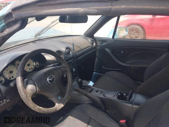 ✅ 2001 Mazda MX-5 Miata • VIN: JM1NB353X10211163 • Lot: 43127764. Wystawiony na IAAI z przebiegiem Nie podano. Bezpłatny archiwum sprzedaży aukcyjnych z USA i szczegółowy raport historii pojazdu na DreamBid. Zdjęcie 5.