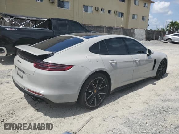 ✅ 2018 Porsche Panamera • VIN: WP0AA2A71JL114534 • Lot: 57777823. Wystawiony na Copart z przebiegiem 47 932 mil. Bezpłatny archiwum sprzedaży aukcyjnych z USA i szczegółowy raport historii pojazdu na DreamBid. Zdjęcie 3.