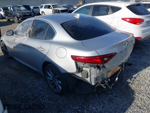 ✅ 2017 Alfa Romeo Giulia Ti • VIN: ZARFAECN8H7537221 • Lot: 41741019. Listed on IAAI with 84,845 mi. Free auction sales archive from the USA and detailed vehicle history report at DreamBid. Image 3.