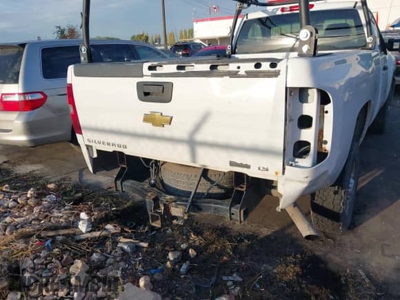 2011 Chevrolet Silverado 2500HD Work Truck z VIN 1GC0KVCG8BZ403514, wystawiony jako IAAI lot #43476303 z przebiegiem 224 583 mil mil oraz . Historia ofert i sprzedaży dostępna na DreamBid. Obrazek 18.