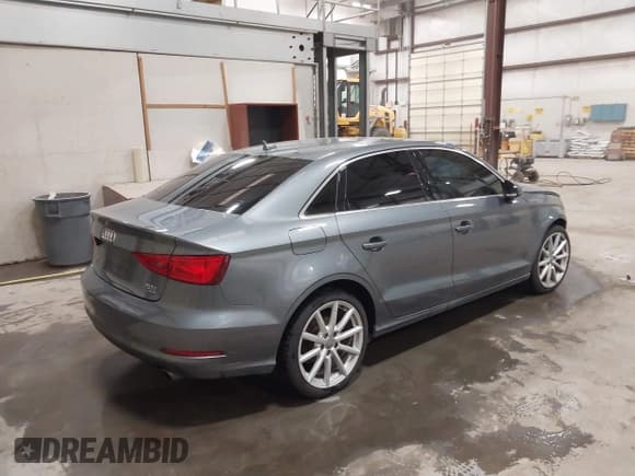 ✅ 2015 Audi S3 Premium Plus • VIN: WAUBFGFF1F1003260 • Lot: 41969116. Wystawiony na IAAI z przebiegiem 93 495 mil. Bezpłatny archiwum sprzedaży aukcyjnych z USA i szczegółowy raport historii pojazdu na DreamBid. Zdjęcie 4.