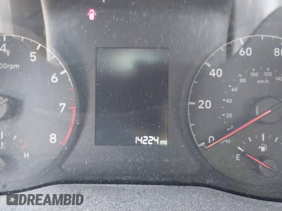 2019 Hyundai Accent SE z VIN 3KPC24A35KE060275, wystawiony jako IAAI lot #42450114 z przebiegiem 14 224 mil mil oraz . Historia ofert i sprzedaży dostępna na DreamBid. Obrazek 7.