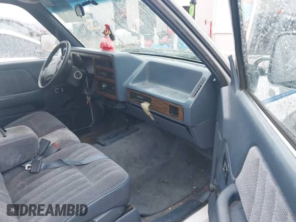 1994 Dodge Dakota z VIN 1B7GG23X0RS575506, wystawiony jako IAAI lot #40965226 z przebiegiem 89 884 mil mil oraz . Historia ofert i sprzedaży dostępna na DreamBid. Obrazek 5.