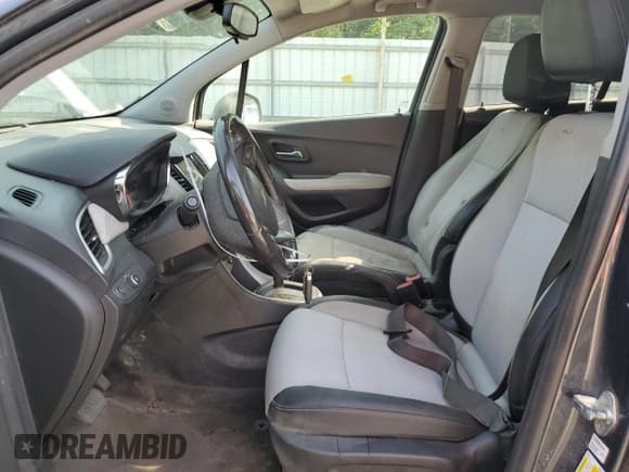 ✅ 2022 Chevrolet Trax LT • VIN: KL7CJPSM1NB541599 • Lot: 62885945. Wystawiony na Copart z przebiegiem 111 897 mil. Bezpłatny archiwum sprzedaży aukcyjnych z USA i szczegółowy raport historii pojazdu na DreamBid. Zdjęcie 7.