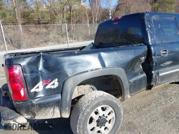 ✅ 2005 Chevrolet Silverado 2500HD LS • VIN: 1GCHK23U65F800202 • Lot: 41501212. Wystawiony na IAAI z przebiegiem 247 454 mil. Bezpłatny archiwum sprzedaży aukcyjnych z USA i szczegółowy raport historii pojazdu na DreamBid. Zdjęcie 20.