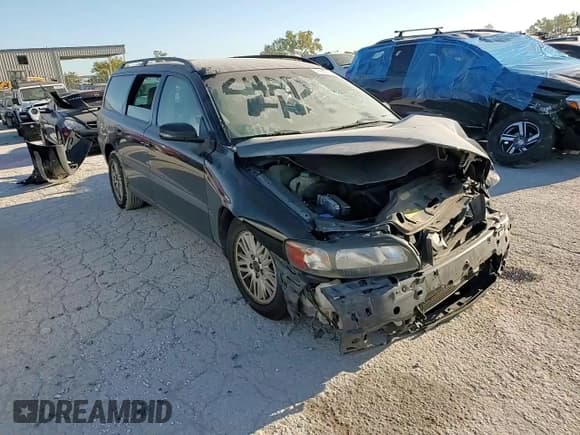 ✅ 2004 Volvo V70 • VIN: YV1SW61T442362257 • Lot: 70983704. Listed on Copart with Not provided. Free auction sales archive from the USA and detailed vehicle history report at DreamBid. Image 11.