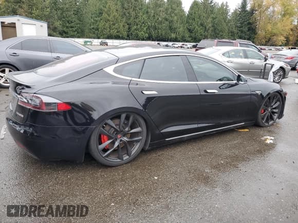✅ 2019 Tesla Model S 100D • VIN: 5YJSA1E41KF339541 • Лот: 90739005. Опубликован ранее на Copart с пробегом Не указан. Бесплатный доступ к архиву аукционных продаж из США и подробный отчёт об истории автомобиля на DreamBid. Изображение 3.