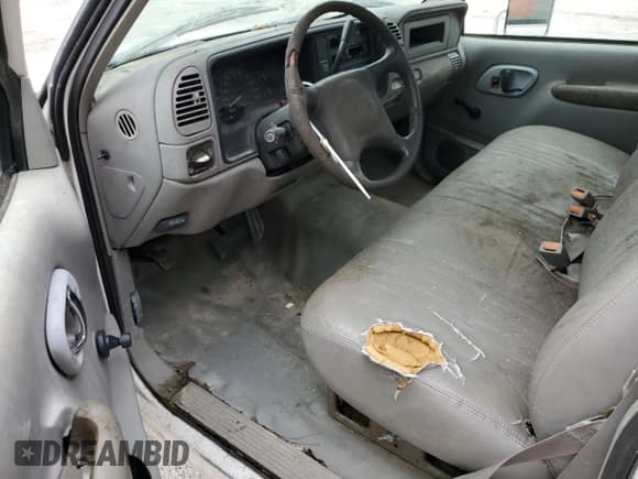 ✅ 1999 GMC Sierra 1500 • VIN: 1GDJC34R3XF087014 • Lot: 86367084. Wystawiony na Copart z przebiegiem 94 539 mil. Bezpłatny archiwum sprzedaży aukcyjnych z USA i szczegółowy raport historii pojazdu na DreamBid. Zdjęcie 8.