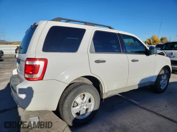 ✅ 2009 Ford Escape XLT • VIN: 1FMCU03769KB02796 • Lot: 85206785. Listed on Copart with 233,760 mi. Free auction sales archive from the USA and detailed vehicle history report at DreamBid. Image 3.