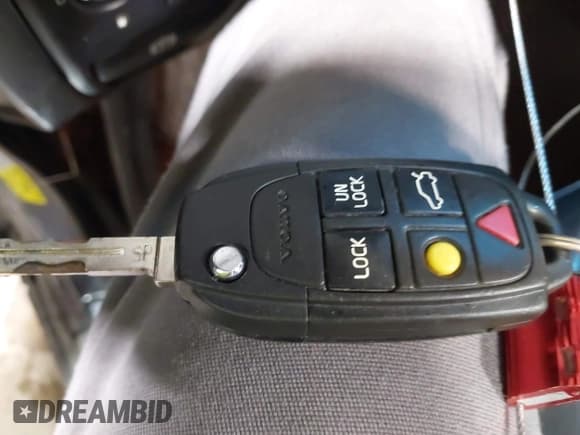 ✅ 2008 Volvo XC90 I6 • VIN: YV4CZ982881421223 • Lot: 43143207. Wystawiony na IAAI z przebiegiem 201 545 mil. Bezpłatny archiwum sprzedaży aukcyjnych z USA i szczegółowy raport historii pojazdu na DreamBid. Zdjęcie 11.