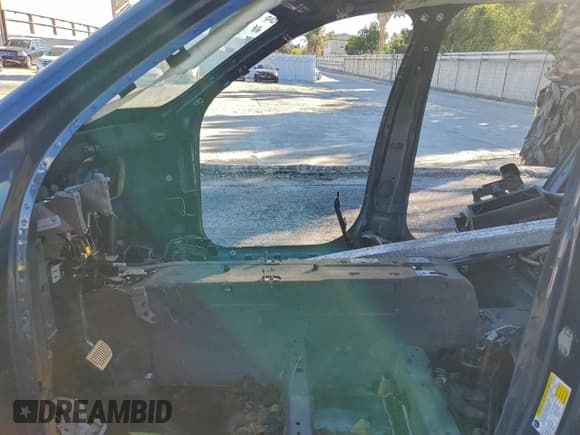 ✅ 2025 Volvo XC90 Plus • VIN: YV4H60PE9S1332385 • Lot: 92760545. Wystawiony na Copart z przebiegiem Nie podano. Bezpłatny archiwum sprzedaży aukcyjnych z USA i szczegółowy raport historii pojazdu na DreamBid. Zdjęcie 7.