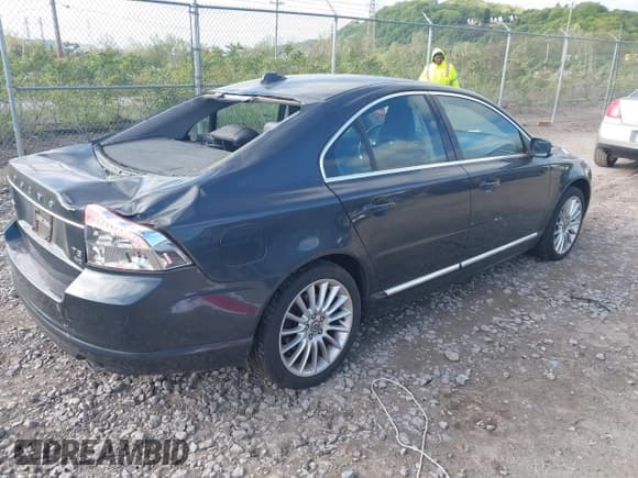 ✅ 2011 Volvo S80 3.0L Turbo • VIN: YV1902AH5B1149020 • Lot: 42223797. Wystawiony na IAAI z przebiegiem 123 399 mil. Bezpłatny archiwum sprzedaży aukcyjnych z USA i szczegółowy raport historii pojazdu na DreamBid. Zdjęcie 4.